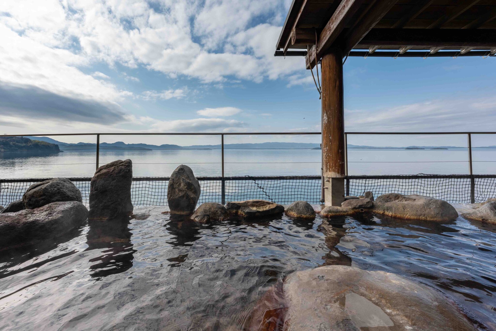 夕日を眺めながら浸かる湯